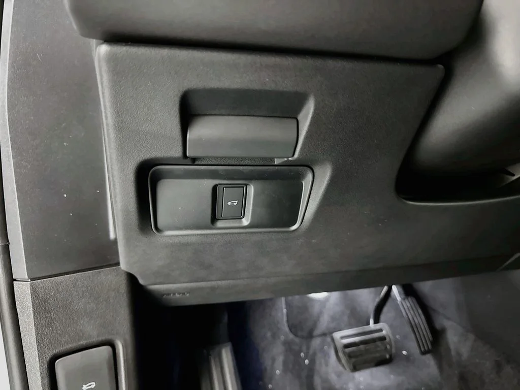 New 2026 Fuji White Land Rover Core S image 10