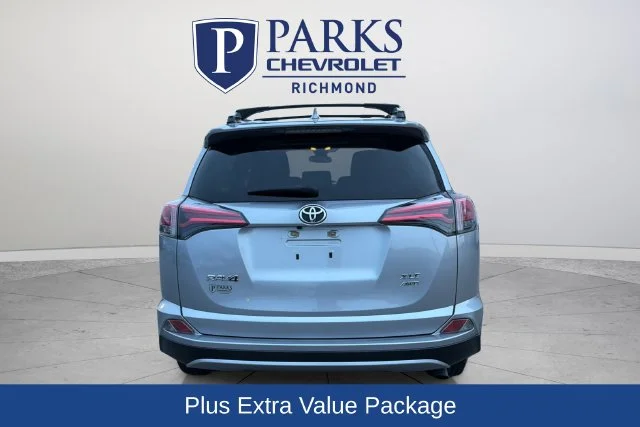 Used 2018 Silver Toyota XLE image 7