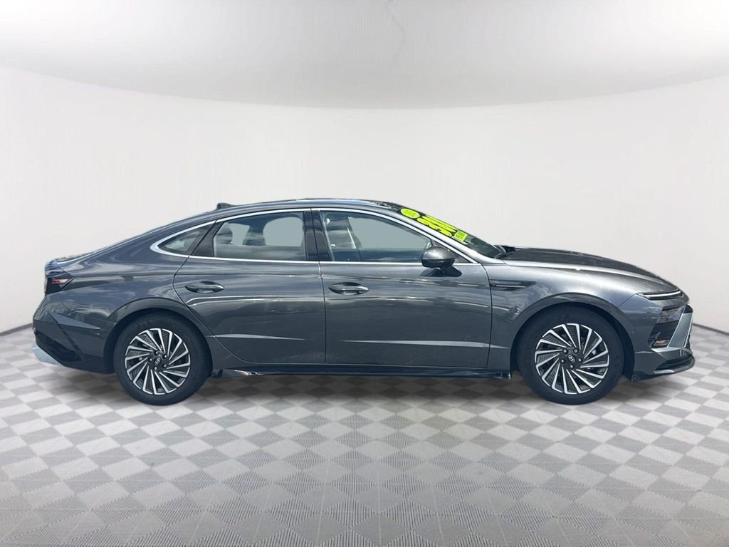 Used 2025 Gray Hyundai Limited image 3