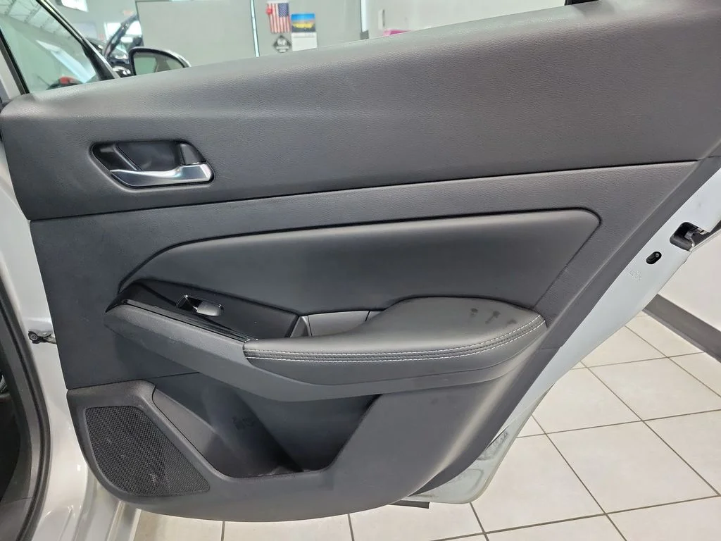 Used 2020 Silver Nissan 2.5 SL image 15