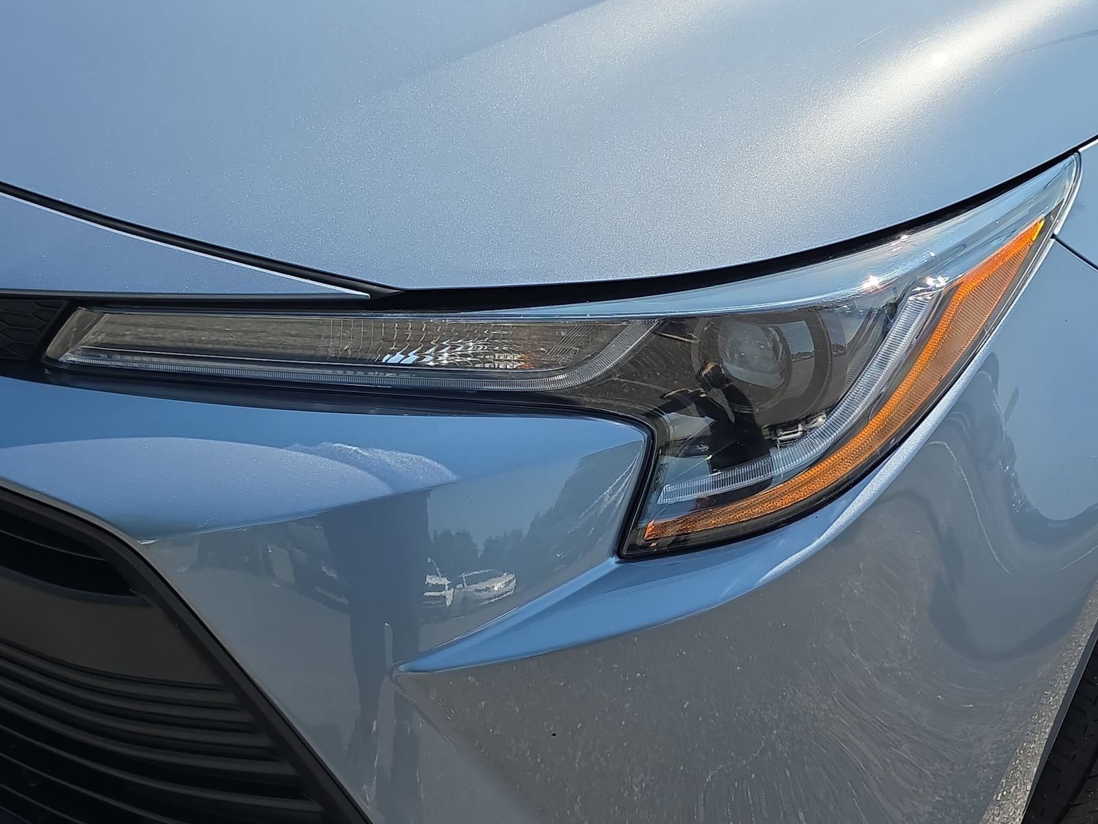 Used 2025  Toyota LE image 28