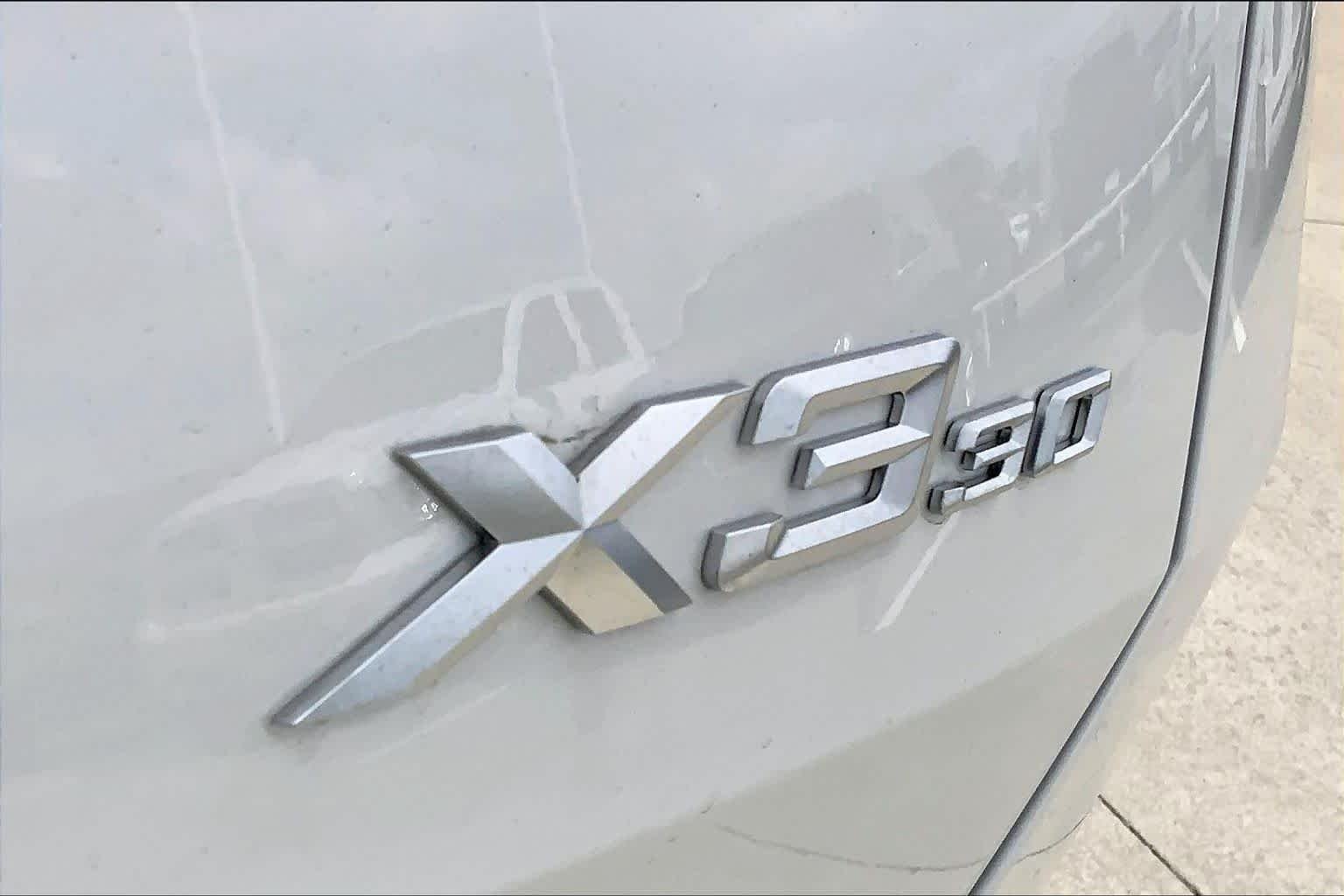 Used 2026 Mineral White Metallic BMW 30 xDrive image 15
