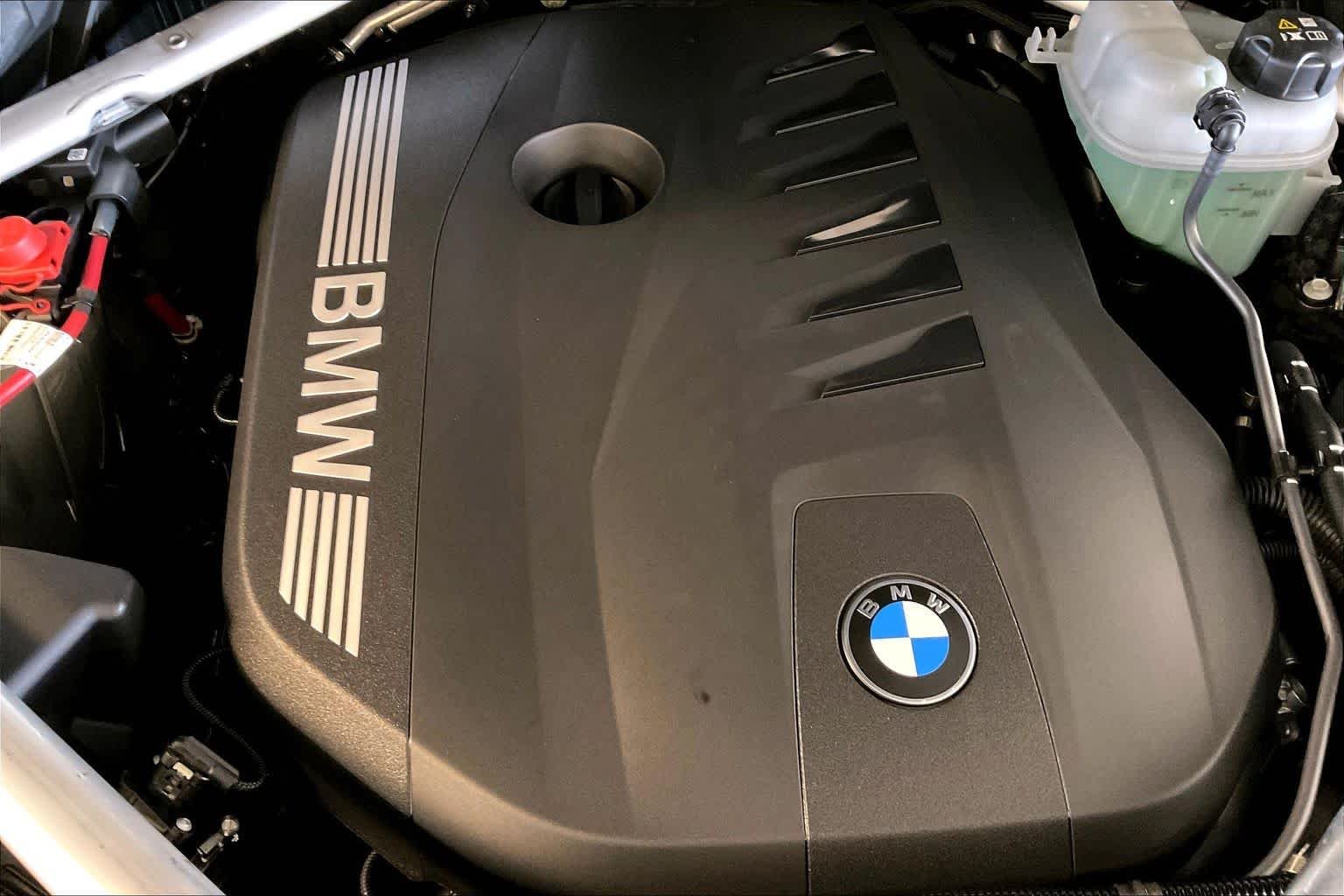 New 2027 Grey Pine Metallic BMW 40 xDrive image 17