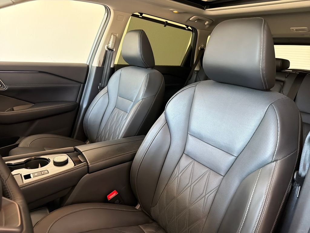 Used 2025 Gray Nissan Platinum image 16