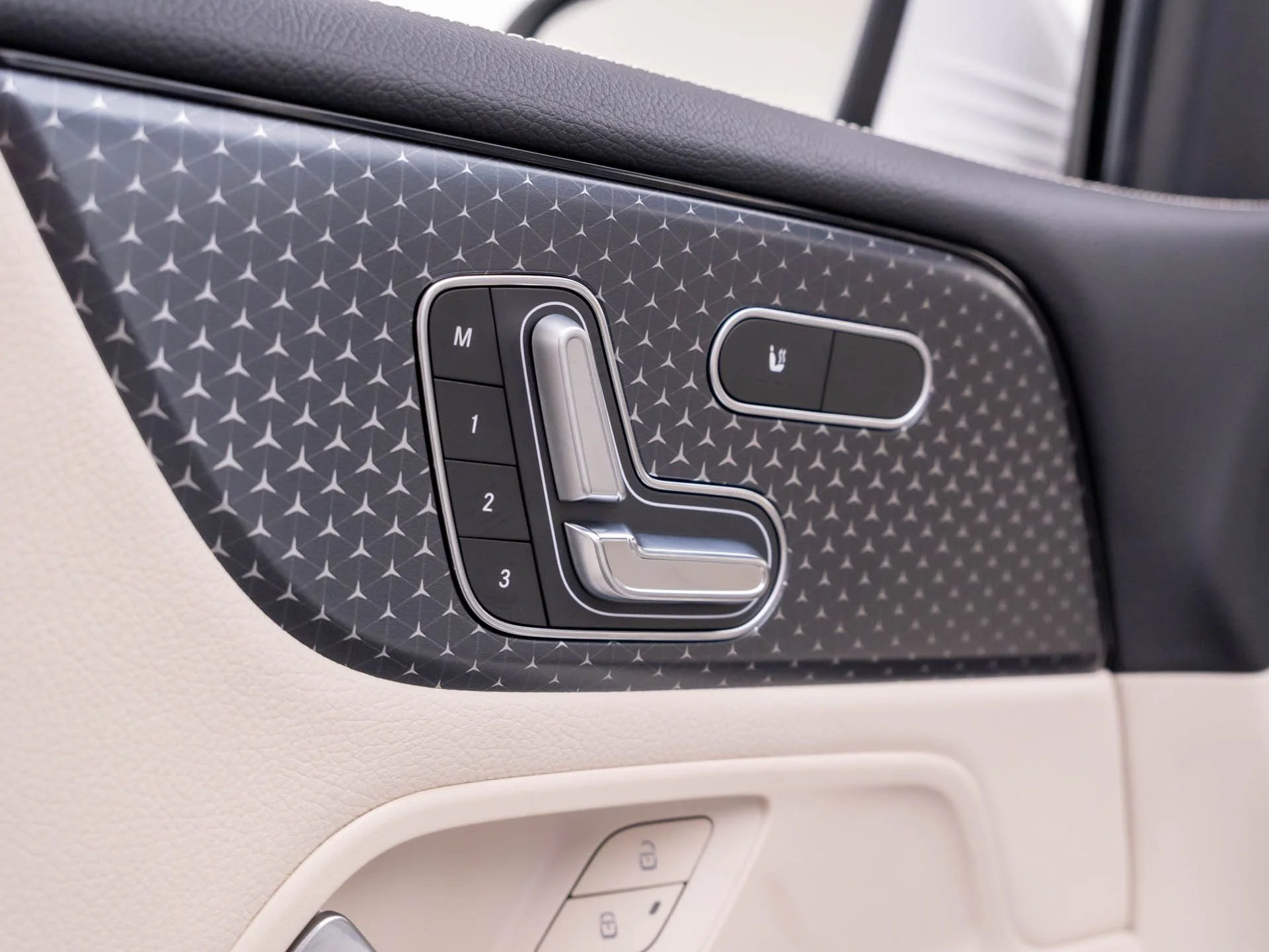 New 2026 White Mercedes-Benz GLB 250 image 15