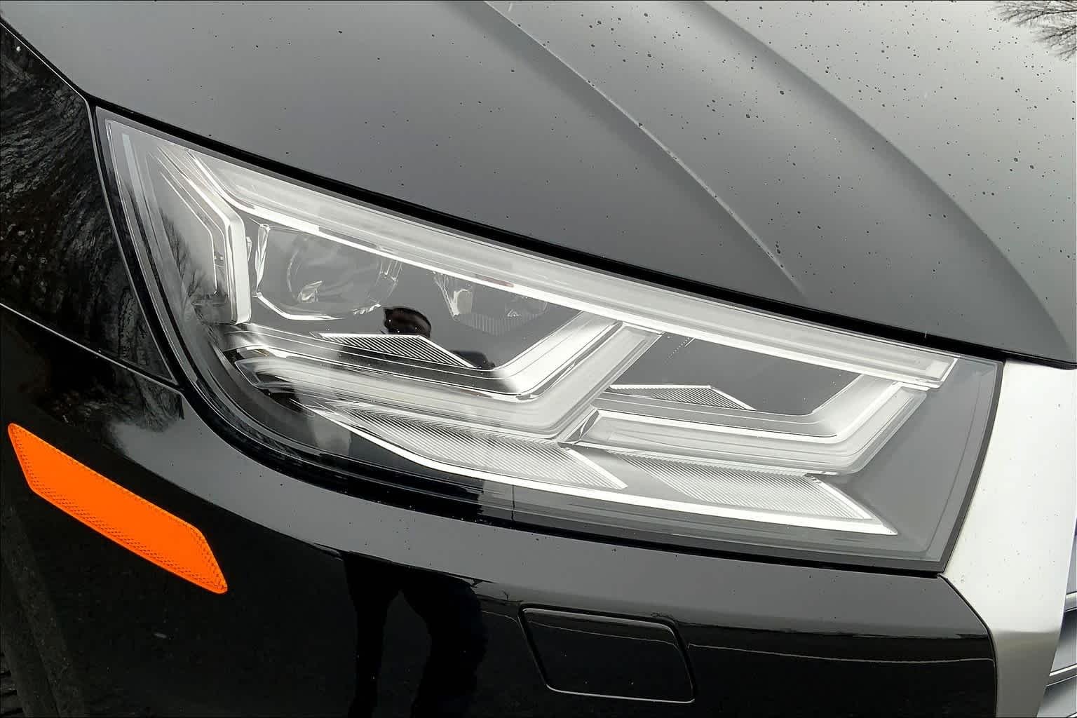 Used 2019 Mythos Black Metallic Audi Premium Plus image 27