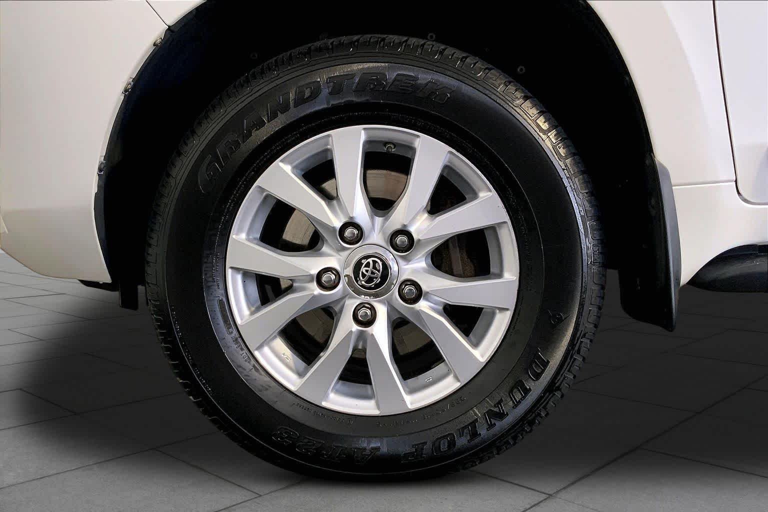Used 2019 Blizzard Pearl Toyota  image 11