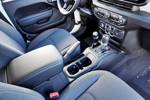 New 2026 Bright White Clear-Coat Exterior Paint Jeep Sport S image 15