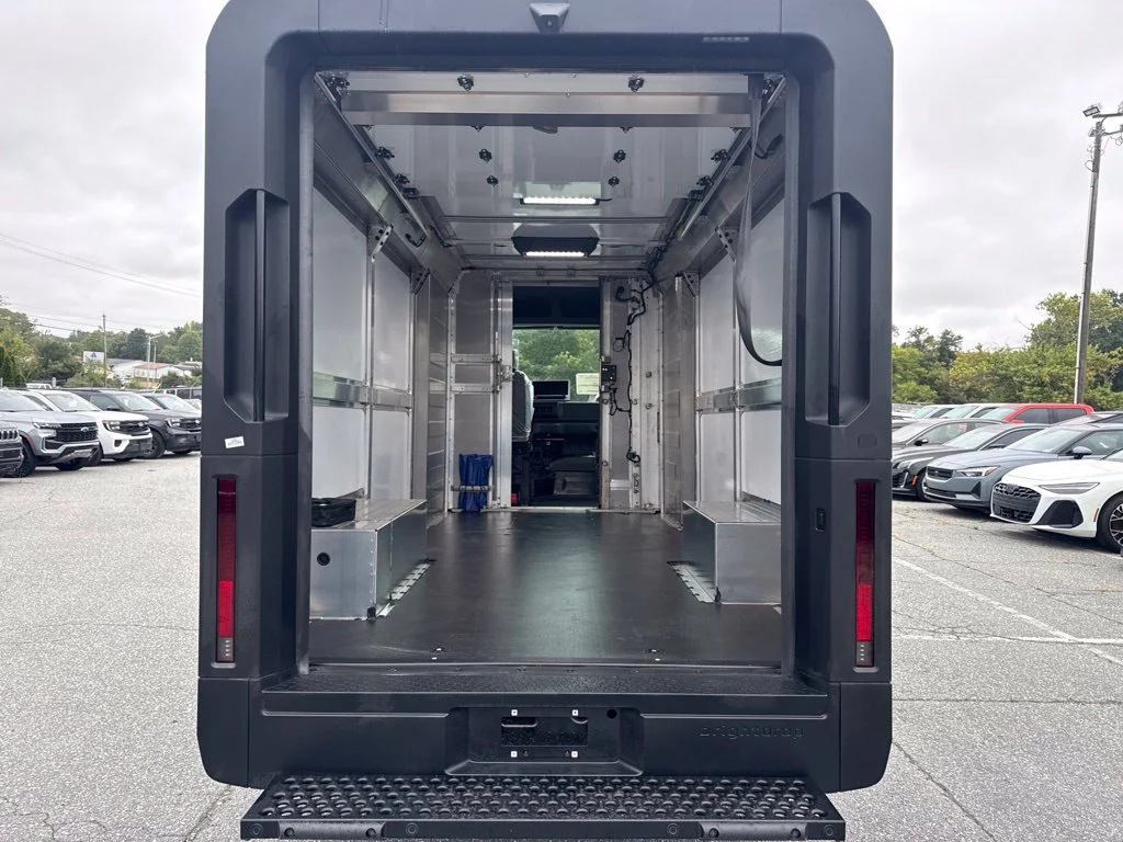 Used 2025 White Chevrolet 600 image 19