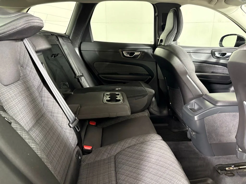 Used 2024 Onyx Black Metallic Volvo Core image 17