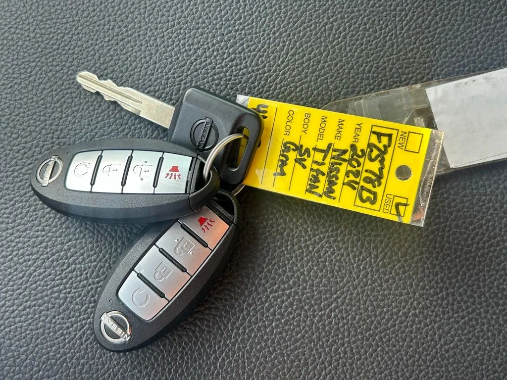 Used 2024 Gray Nissan SV image 16