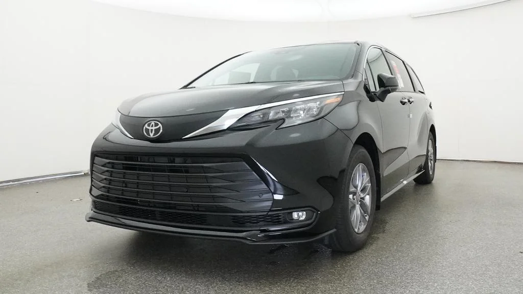 New 2026 Midnight Black Metallic Toyota XLE image 19