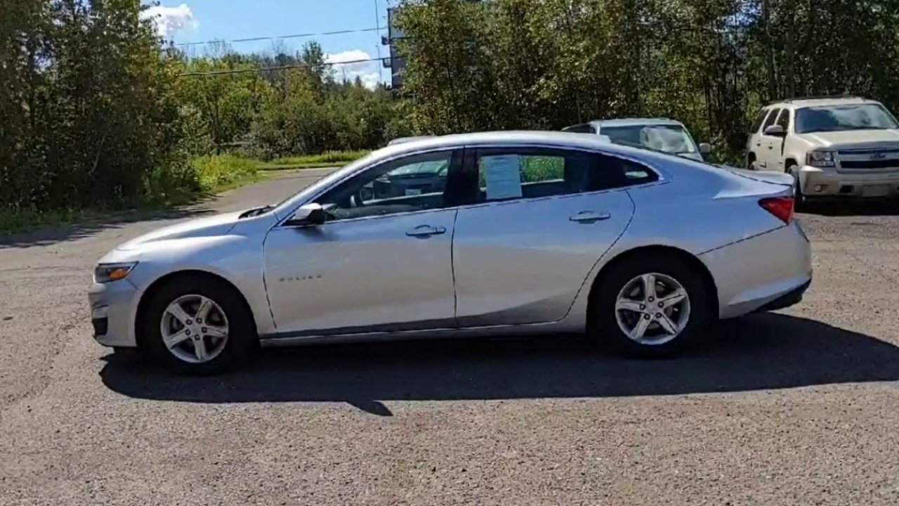 2021 Chevrolet Malibu LS photo 3