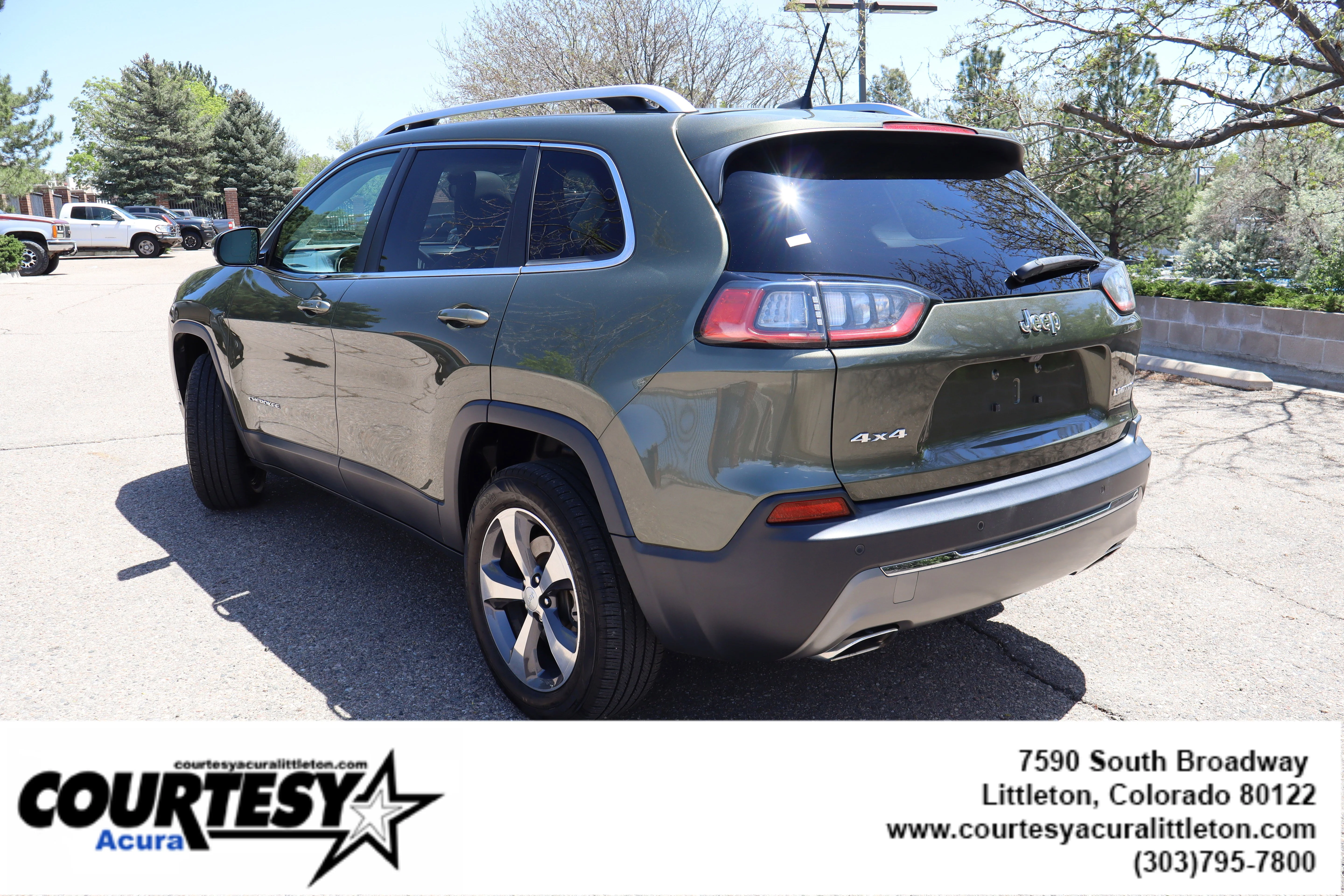 Used 2019 Olive Green Pearlcoat Jeep Limited image 4