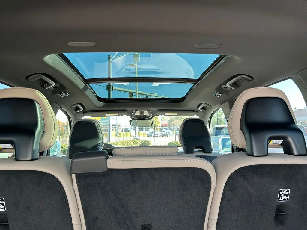 New 2026 Crystal White Volvo Plus image 18