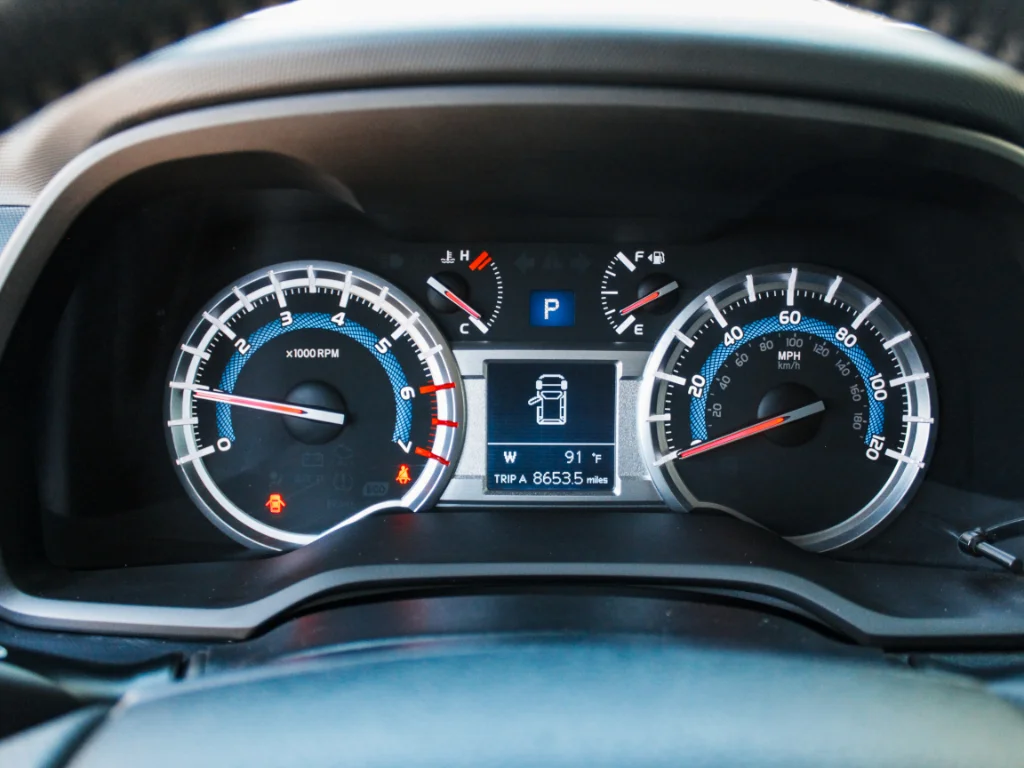 Used 2015 Classic Silver Metallic Toyota SR5 image 16