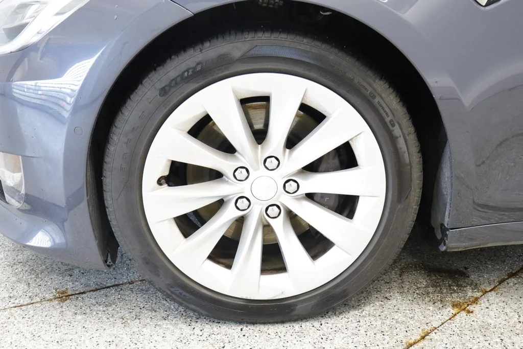 Used 2020  Tesla Long Range image 11