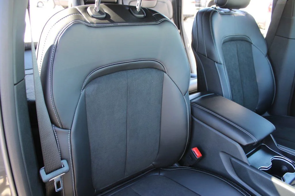 New 2026 Baltic Gray Metallic Clear-Coat Exterior Paint Jeep Laredo image 28
