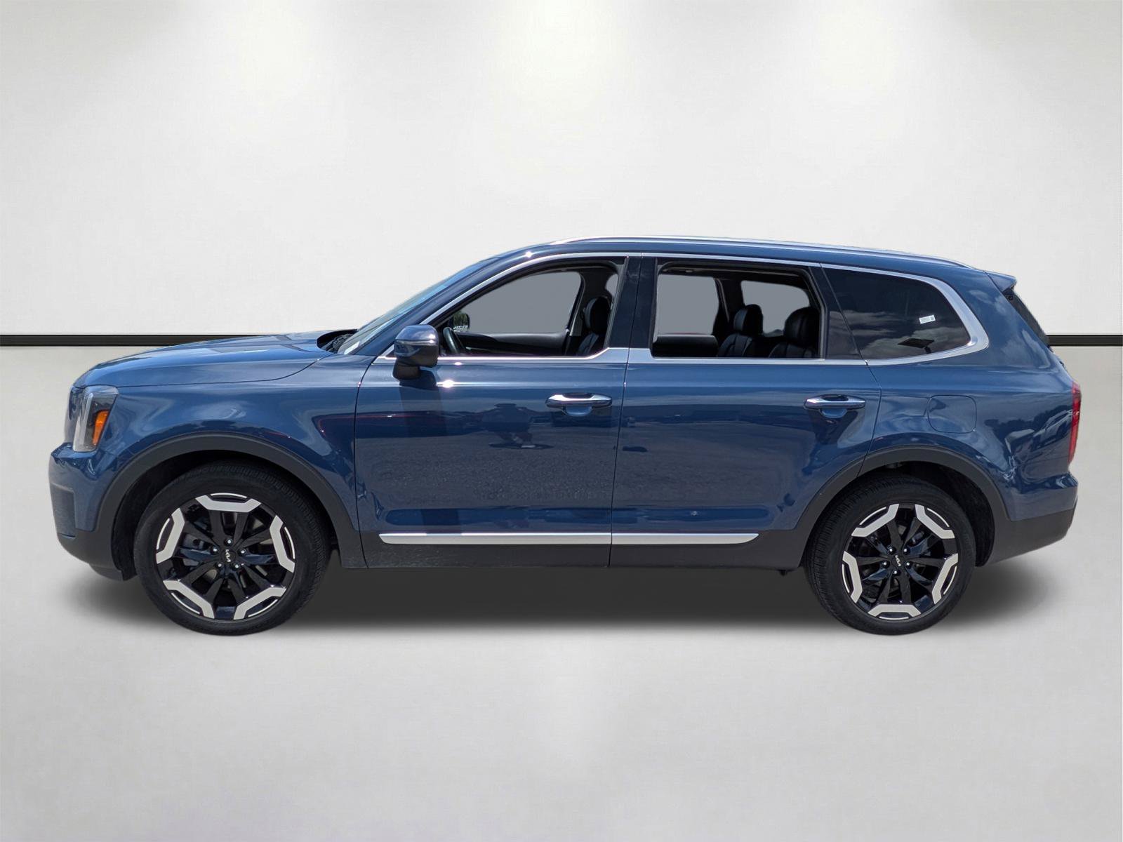 Used 2025 Midnight Lake Blue Kia S image 7