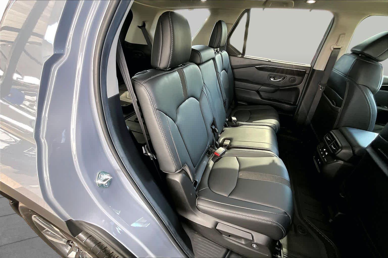 Used 2025 Sonic Gray Pearl Honda Touring image 21