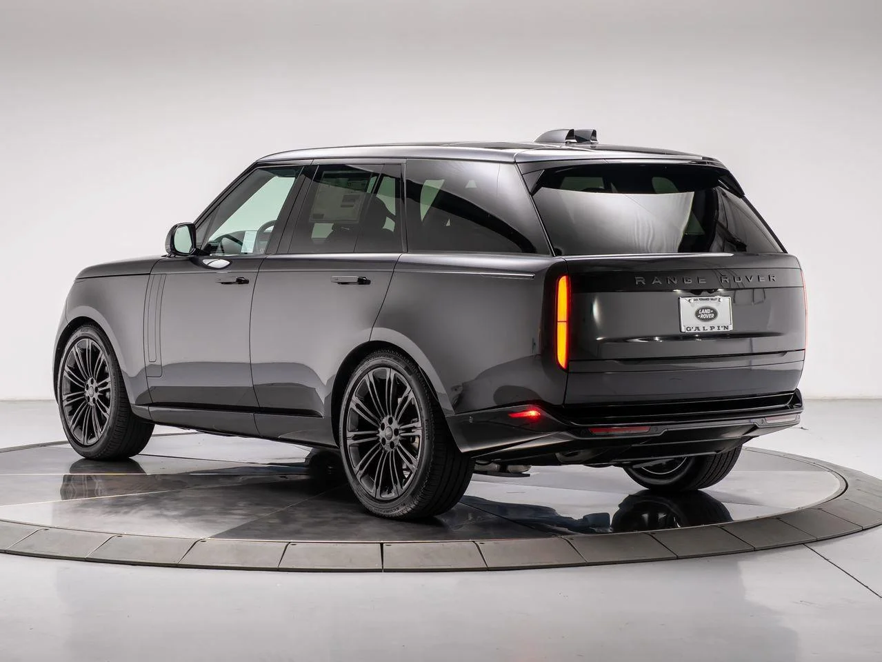 New 2026 Carpathian Grey Land Rover P400 SE image 3