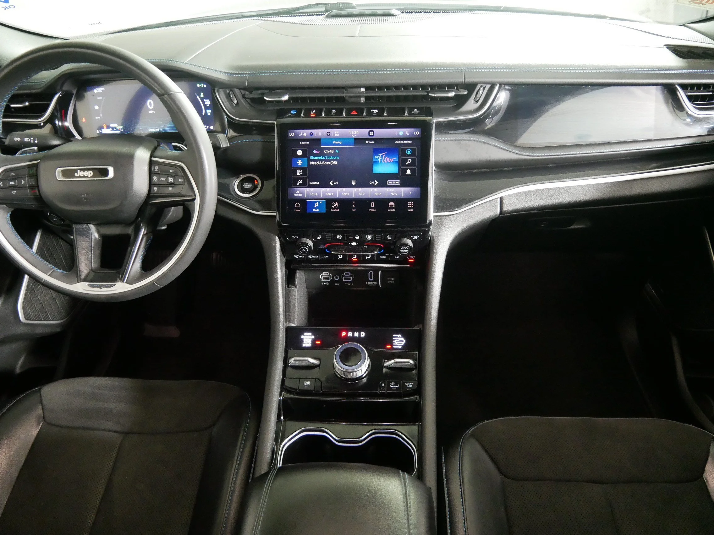 Used 2022 Bright White Clearcoat Jeep Trailhawk image 10