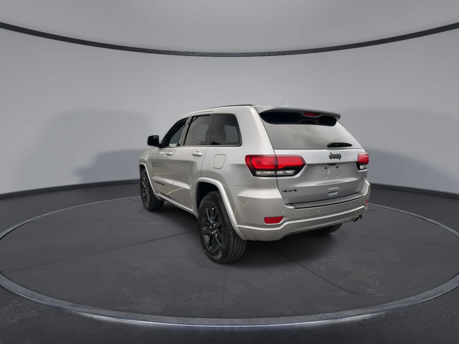 Used 2021 Billet Silver Metallic Clearcoat Jeep Laredo X image 6