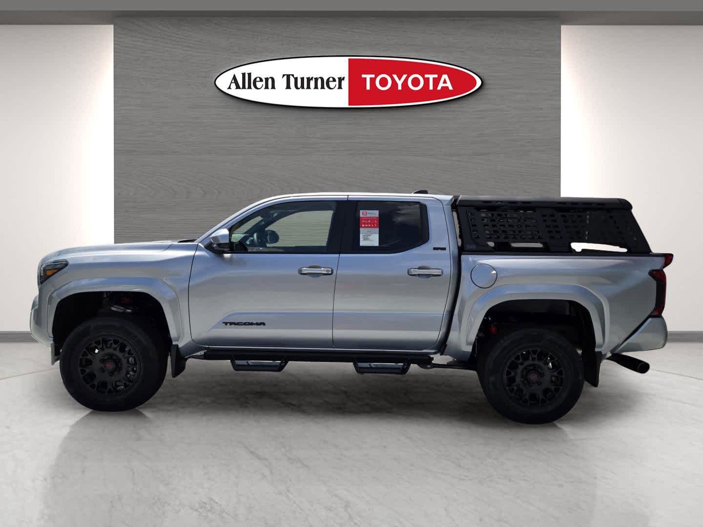 2025 Toyota Tacoma SR5 - Photo 10