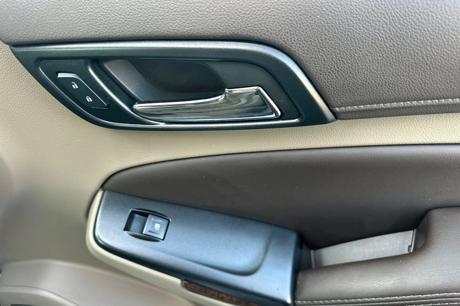 Used 2017 Iridescent Pearl Tricoat Chevrolet LT image 19