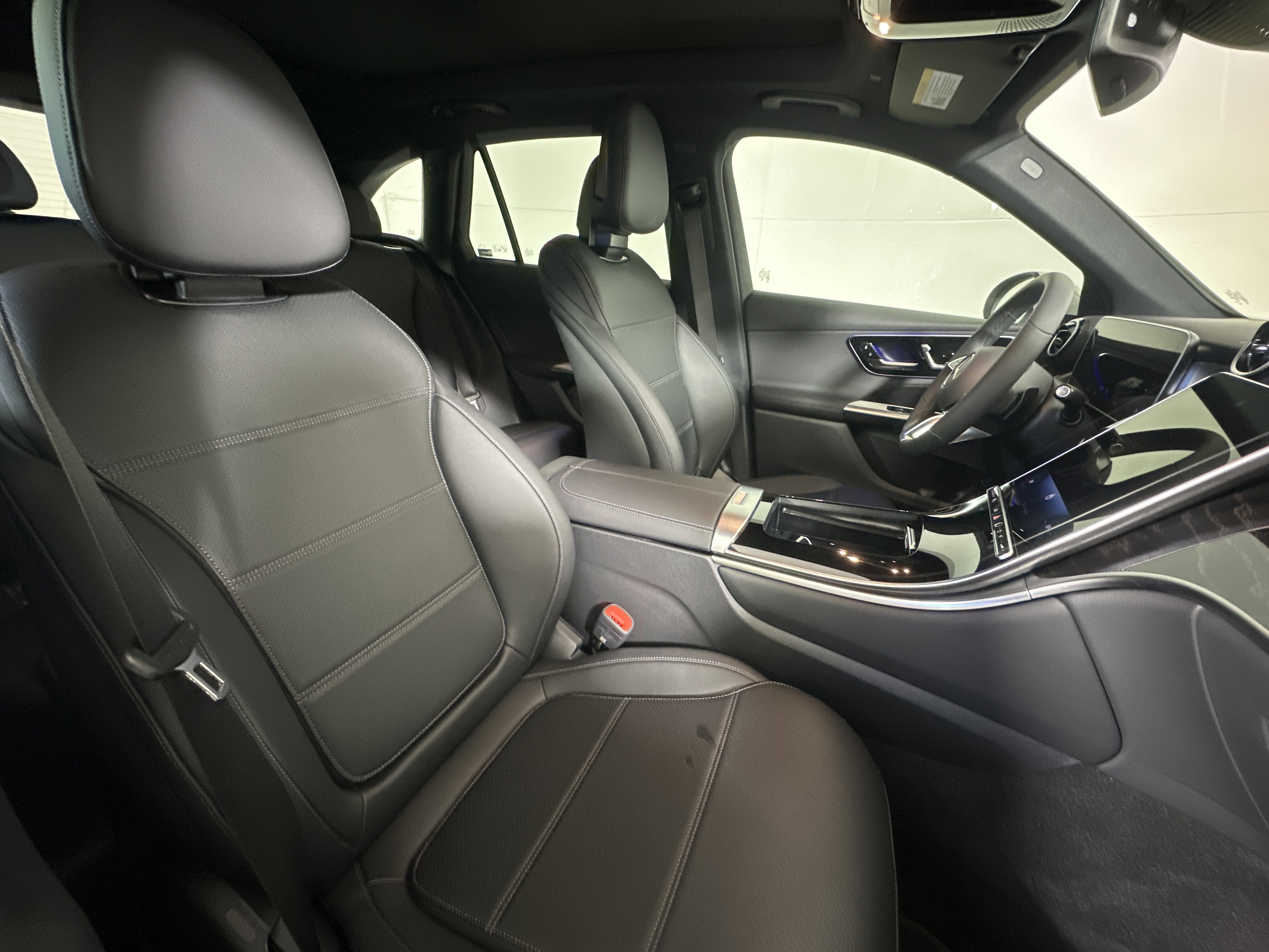 2026 Mercedes Benz GLC 300 4MATIC photo 2