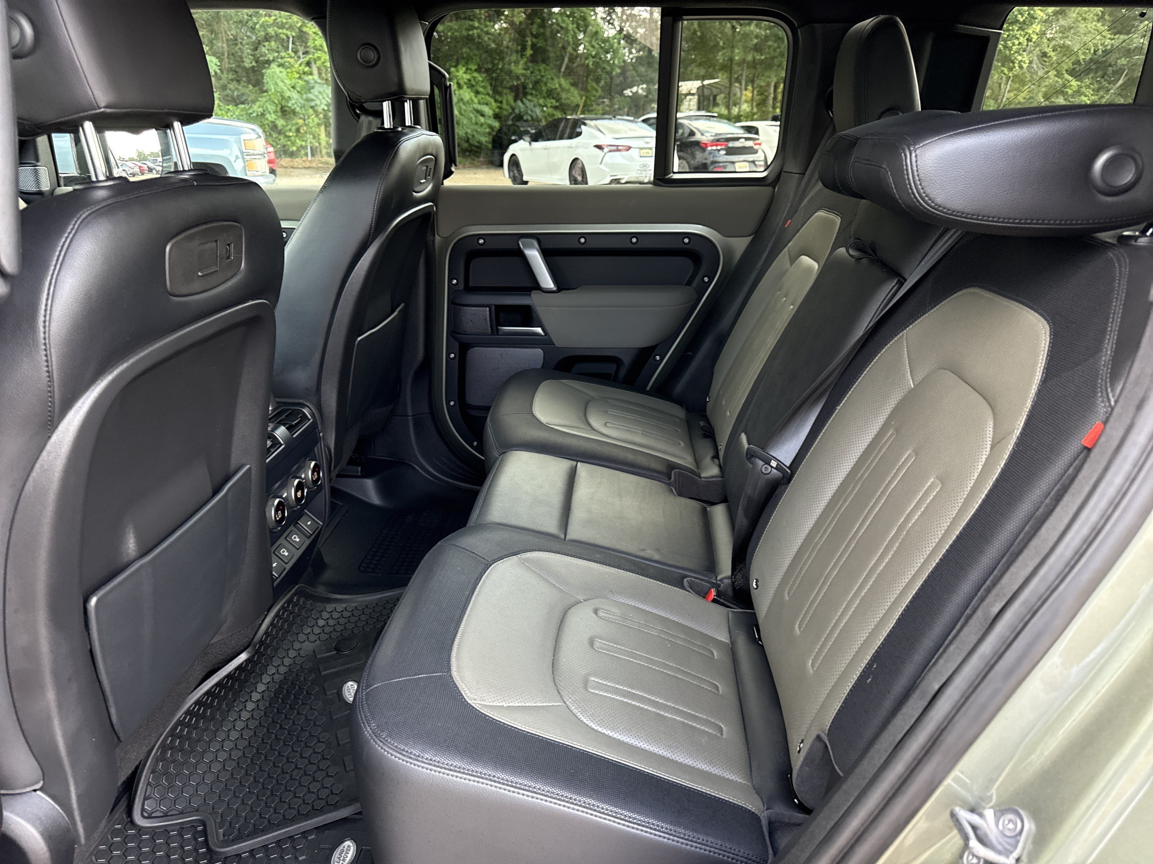 2021 Land Rover Defender X-Dynamic SE - Photo 14