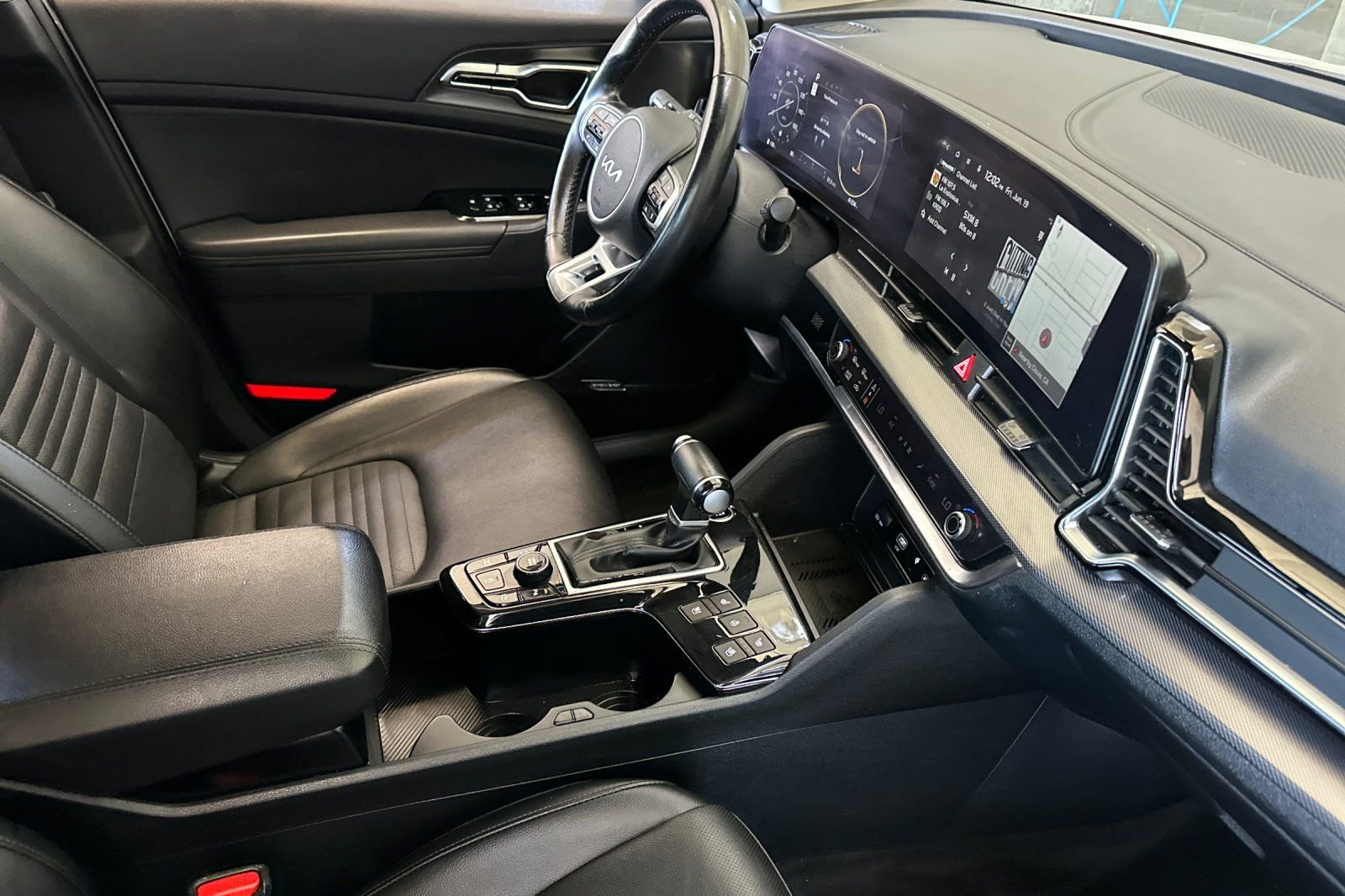 Used 2025 White Kia SX-Prestige image 17