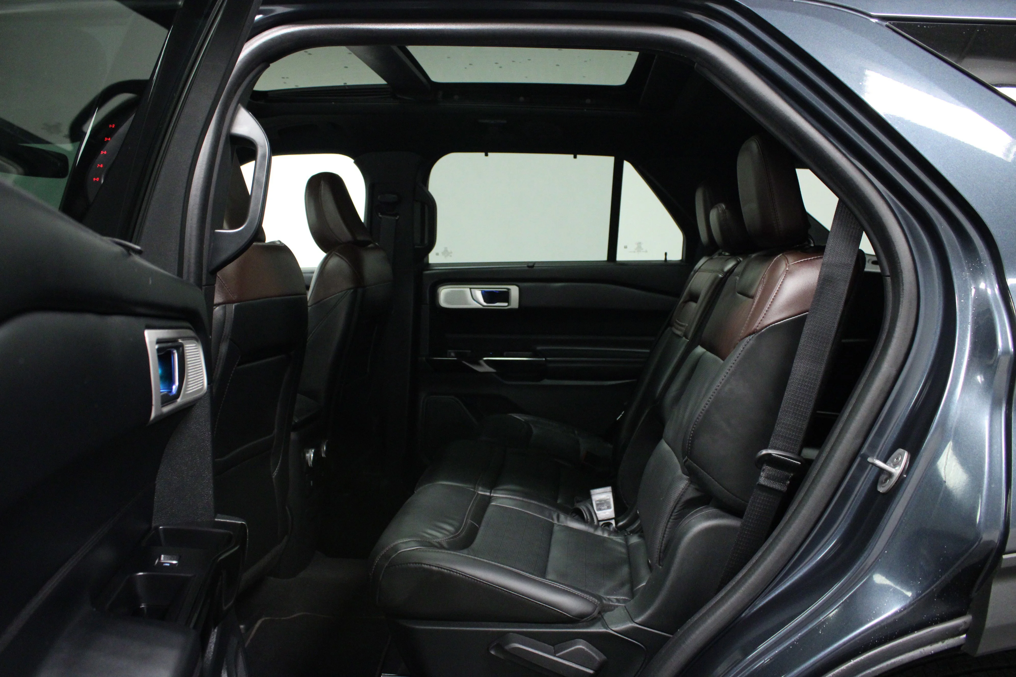 Used 2022 Blue Metallic Ford Platinum image 13