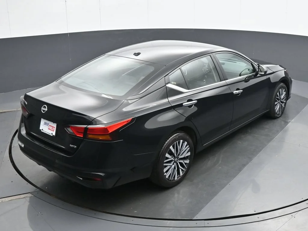 Used 2025 Black Nissan 2.5 SV image 21