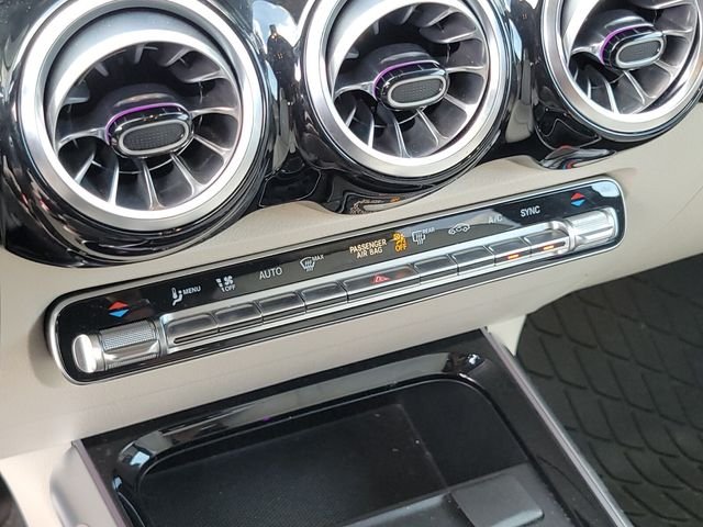 Used 2022 Black Mercedes-Benz GLB 250 image 21