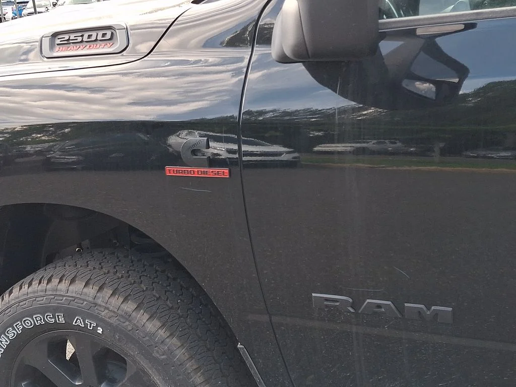 New 2026 Diamond Black Crystal Pearl-Coat Exterior Paint RAM Big Horn image 15