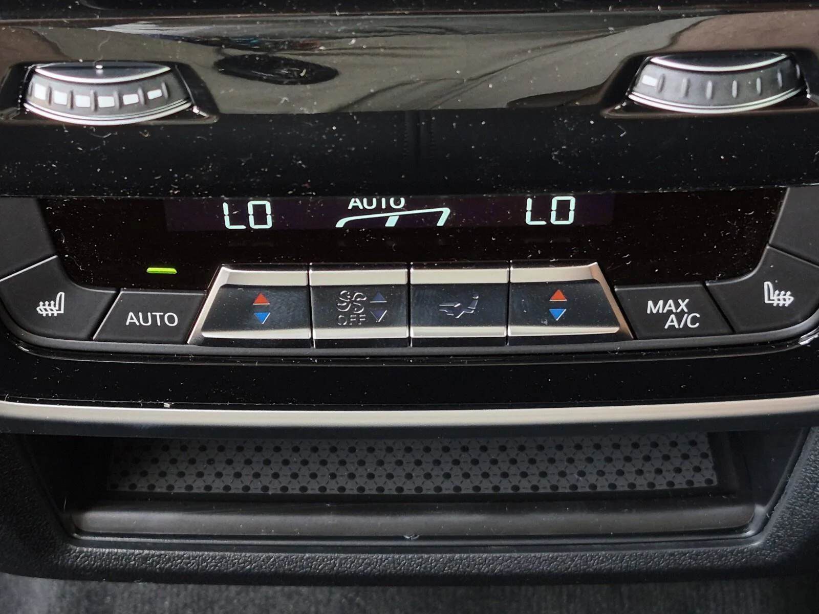 New 2026 Mineral White Metallic BMW xDrive40i image 19