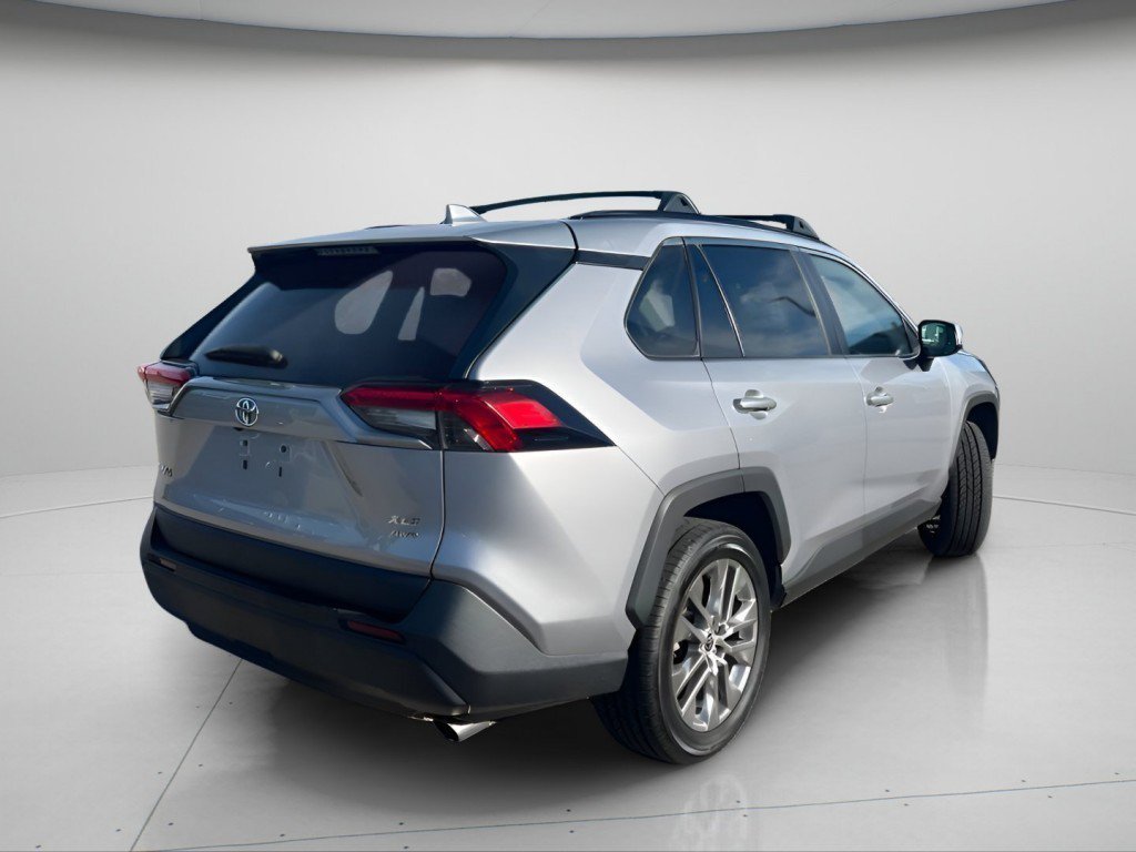 Used 2021 Silver Sky Metallic Toyota XLE Premium image 6