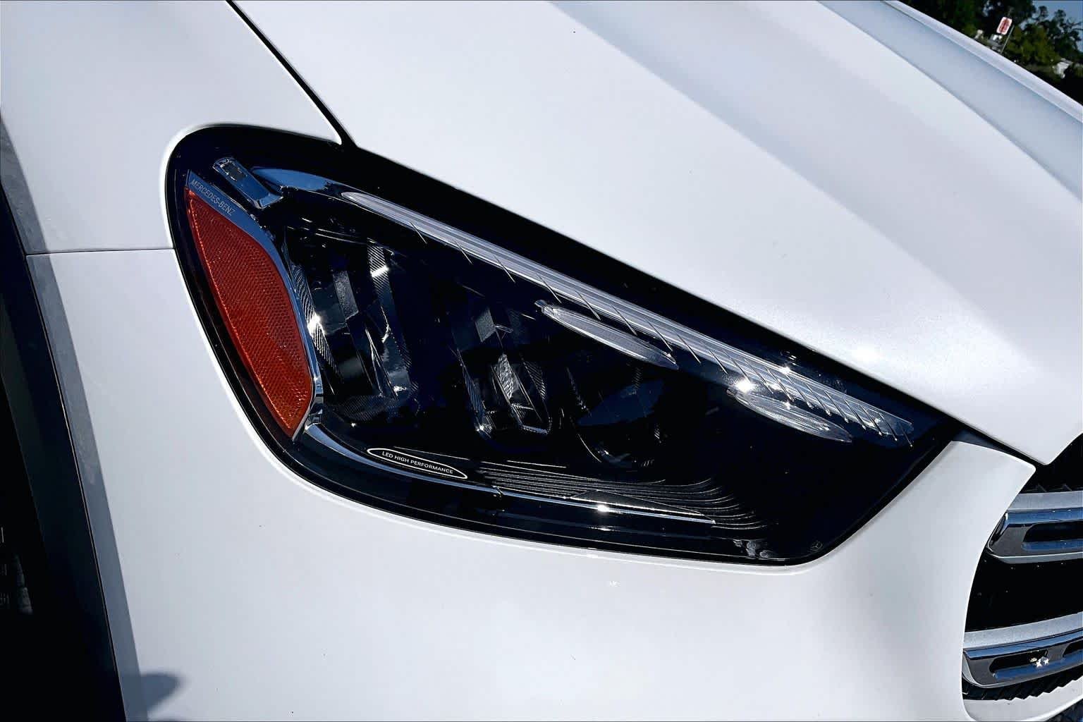 Certified Used 2025 MANUFAKTUR Moonlight White Metallic Mercedes-Benz GLE 450 image 28