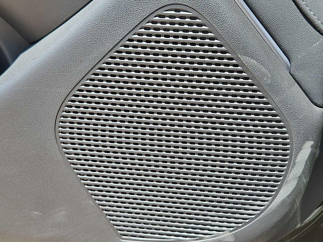 New 2026 Titan Charcoal Pearl Hyundai SEL Premium 7P image 30