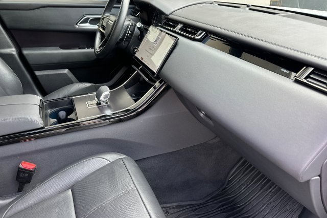 Certified Used 2026 White Land Rover Dynamic SE image 15