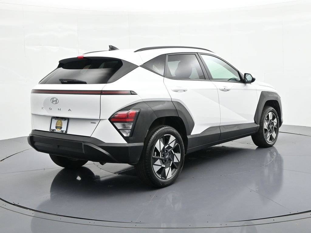 Used 2025 White Hyundai SEL AWD image 6