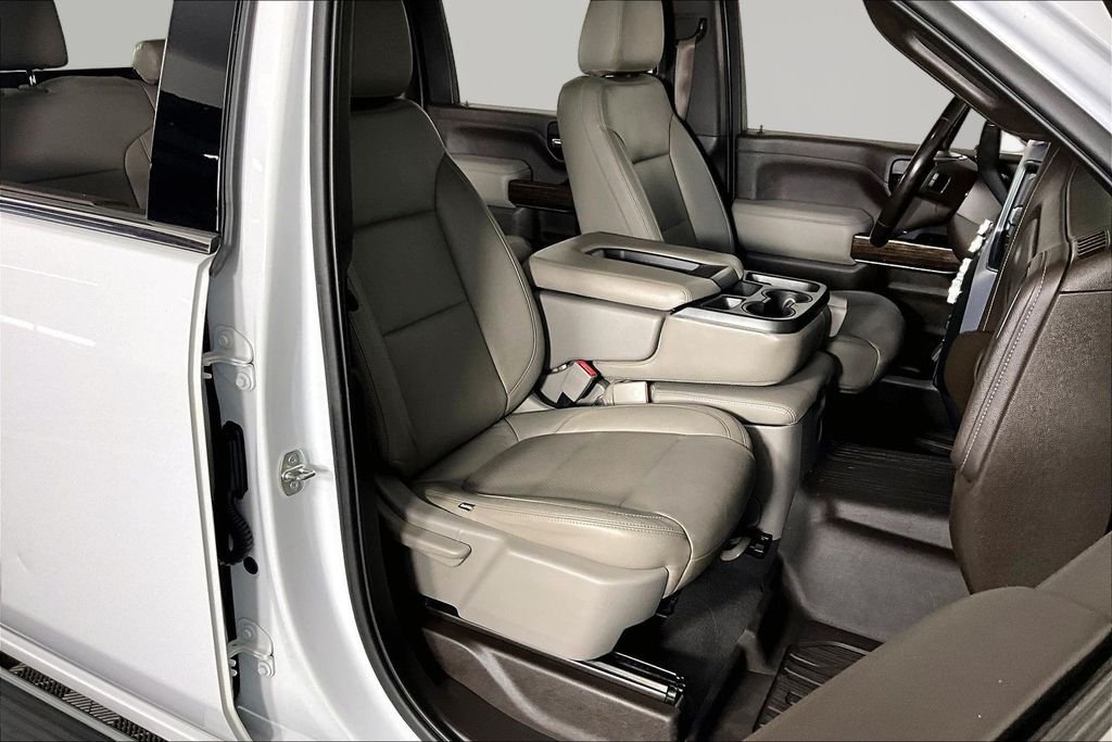 Used 2022 White GMC SLE image 26