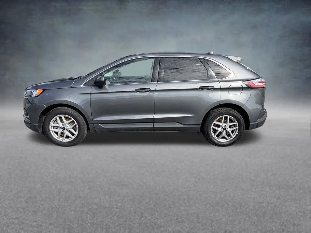Used 2024 Gray Ford SEL image 2