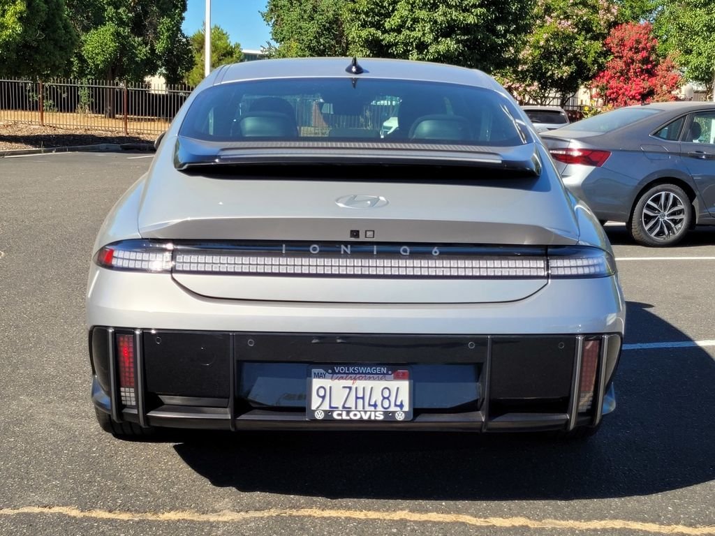 Used 2024 Silver Hyundai SE image 7