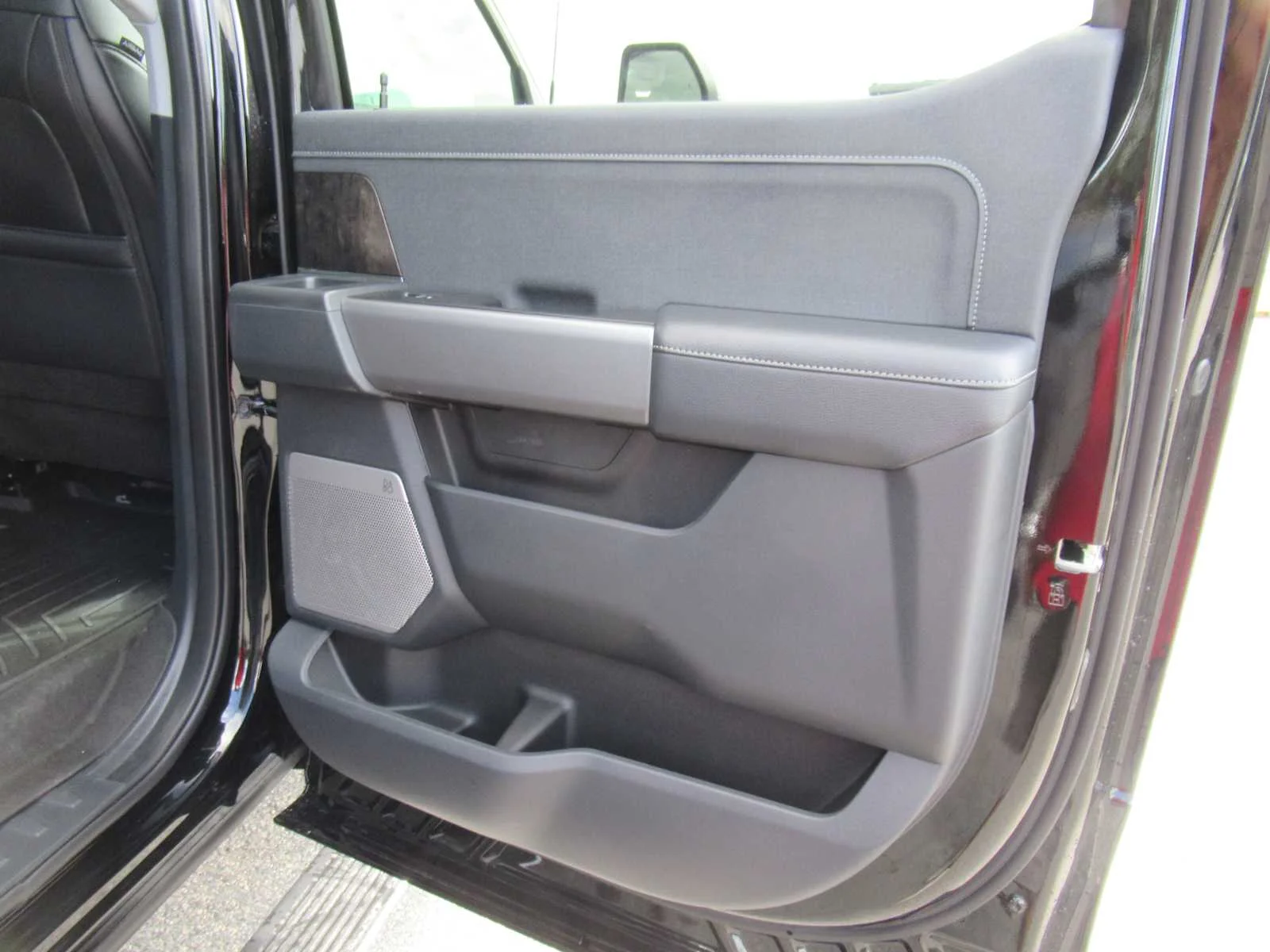 Certified Used 2026 Agate Black Ford LARIAT image 28