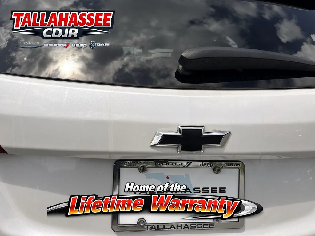 Used 2018 Pearl Chevrolet LT image 4