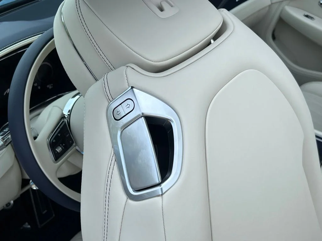 Used 2026  Bentley Azure image 29