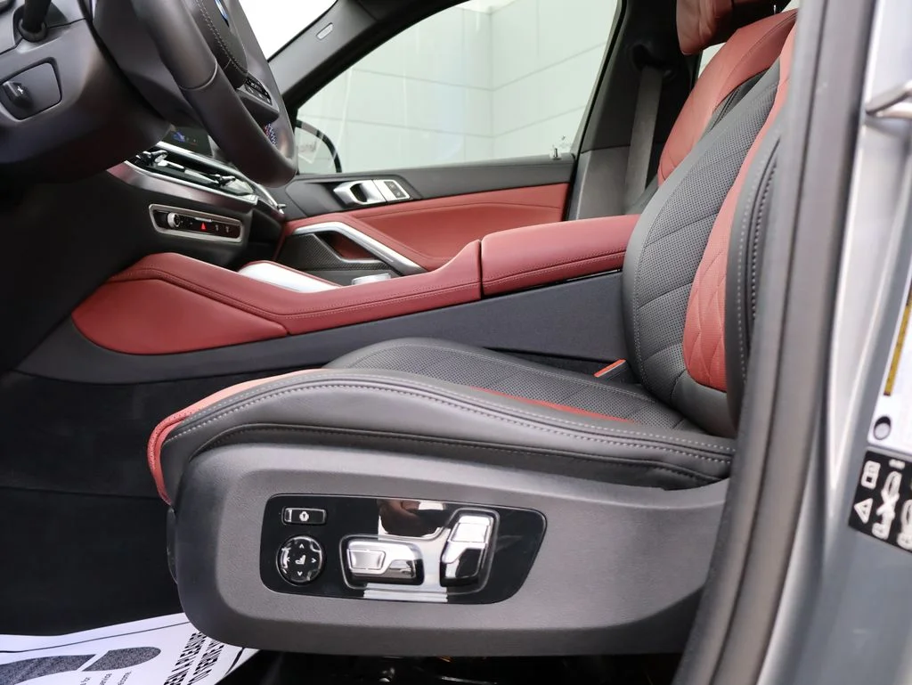 Used 2026 Gray BMW M60i image 39
