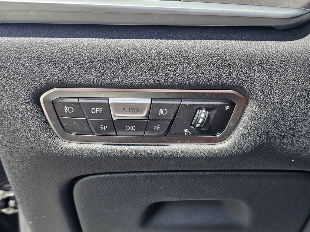Used 2022  BMW xDrive40i image 27